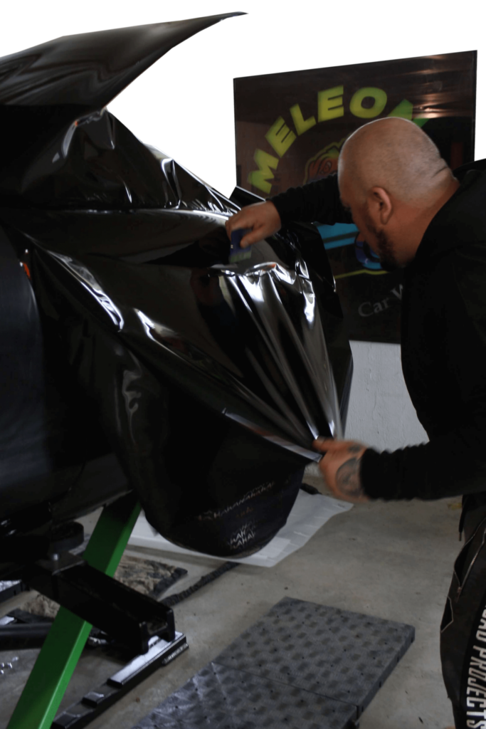 oklejanie samochodów olsztyn pracownik